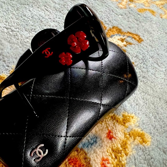 Authentic Chanel sunglasses CC Camellia 🌺 5113 - Picture 2 of 8